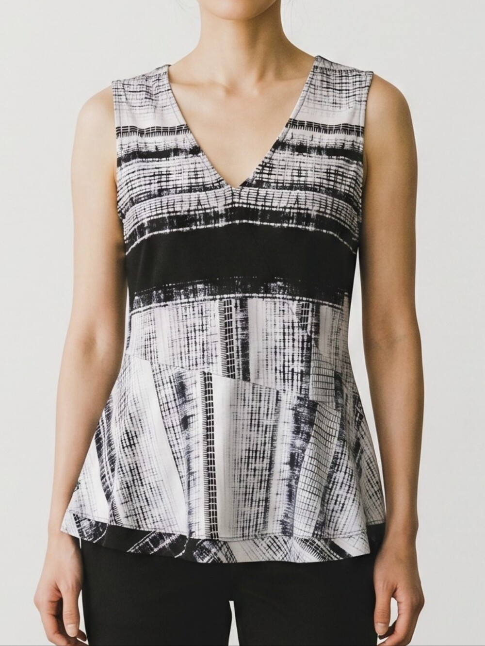 DKNY Black and White Graphic V-Neck Tank
